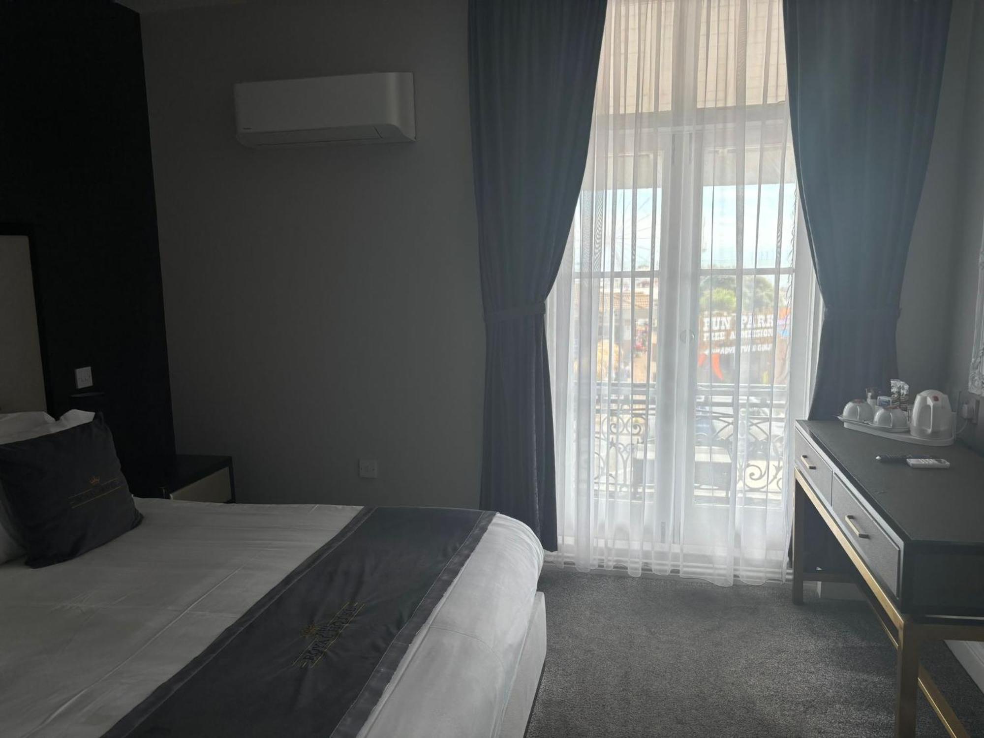 The Royal Hotel - Clacton On Sea Bagian luar foto
